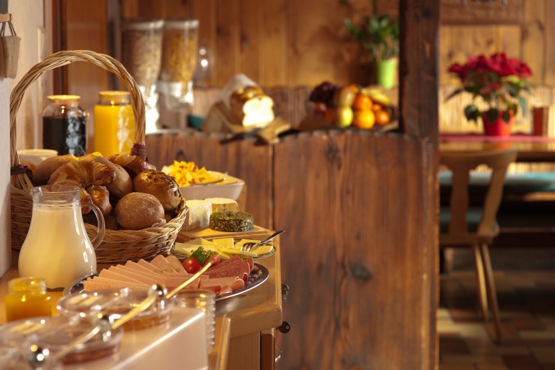 restaurant-SERANON-min_breakfast-801827